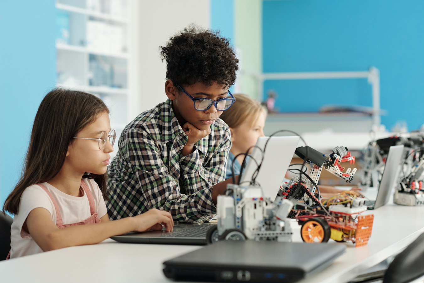 Kids programming robotics