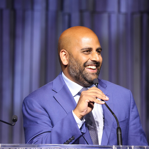 Gala Speaker