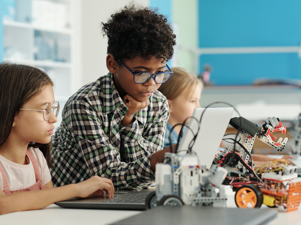 Kids programming robotics